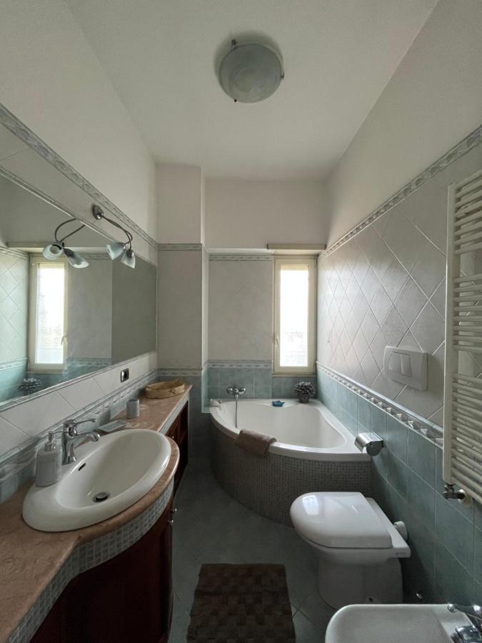 Attico Con Terrazza In Via Dei Traghetti Apartment Lido di Ostia Exterior photo