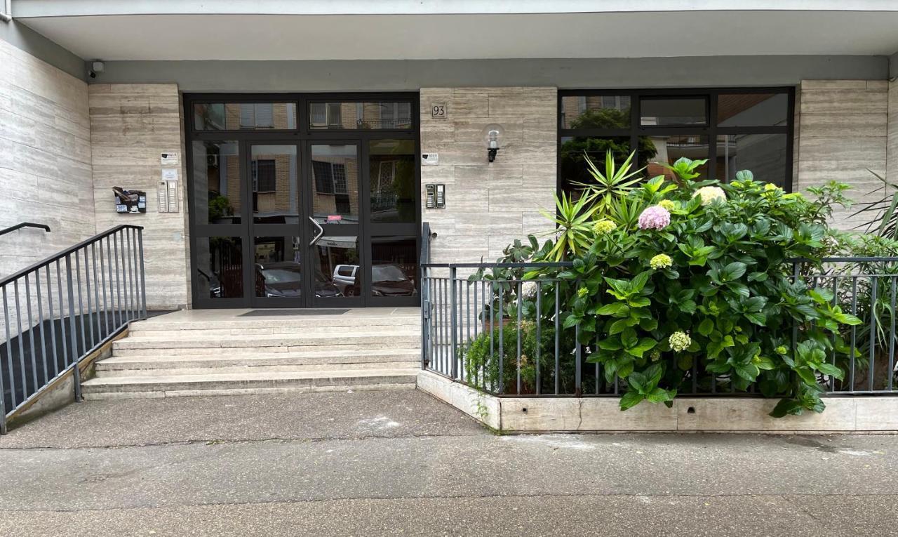 Attico Con Terrazza In Via Dei Traghetti Apartment Lido di Ostia Exterior photo